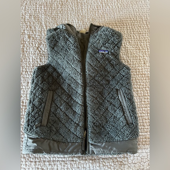 Reversible Patagonia Vest with Hood - Picture 4 of 6